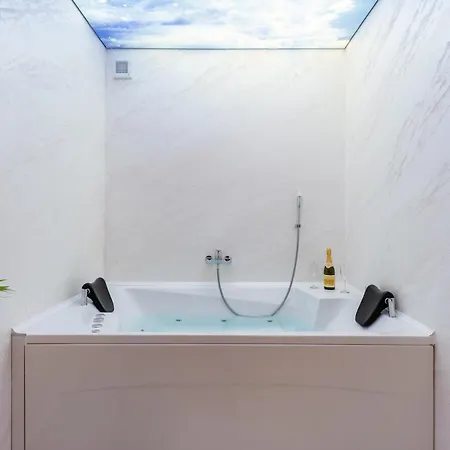 Wellness & Red Paradise