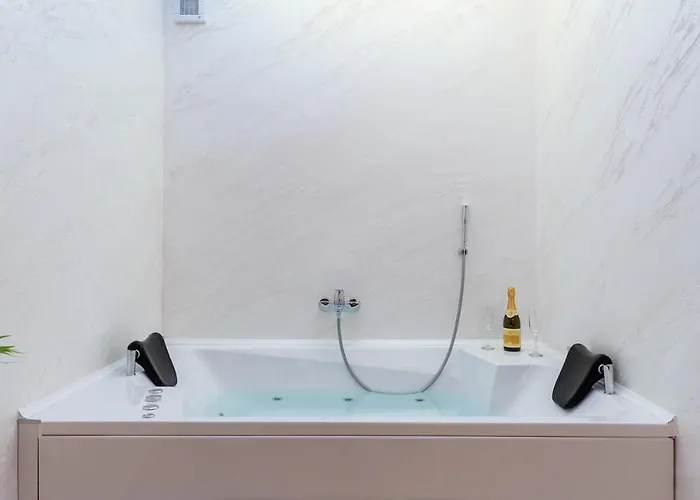 Wellness & Red Paradise